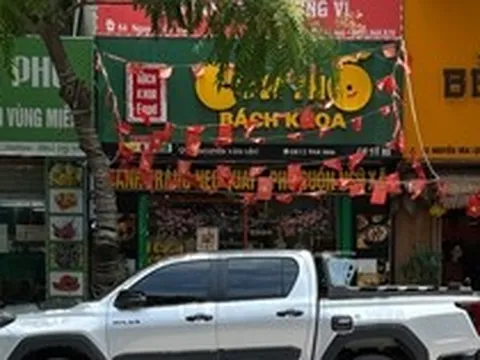Cơm thố Bách Khoa sau phản ánh khu bếp "nhếch nhác": Khách vẫn ra vào nườm nượp, người khen ngon và tiện, người... hơi lo lắng một chút