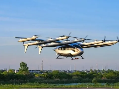 AutoFlight V5000 Matrix hoàn tất chuyến bay 'đội hình hỗn hợp ba máy bay', chính thức khởi động quy trình chứng nhận đủ điều kiện bay
