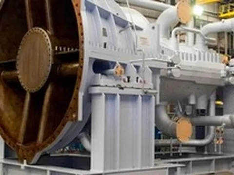 Một nhà máy hóa dầu đối mặt với nguy cơ đóng cửa vĩnh viễn: Chuyên gia Nga vào cuộc, tạo ra "siêu phẩm"