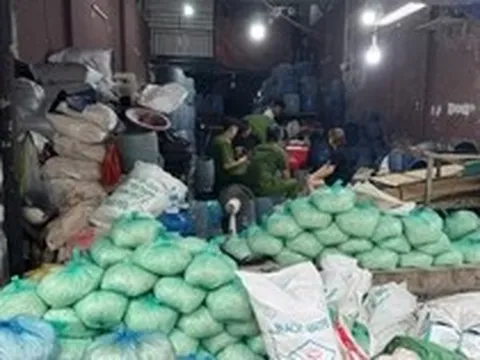 TPHCM: Bắt 4 người sản xuất, bán ra thị trường hơn 1.000 tấn giá đỗ ngâm hóa chất cấm