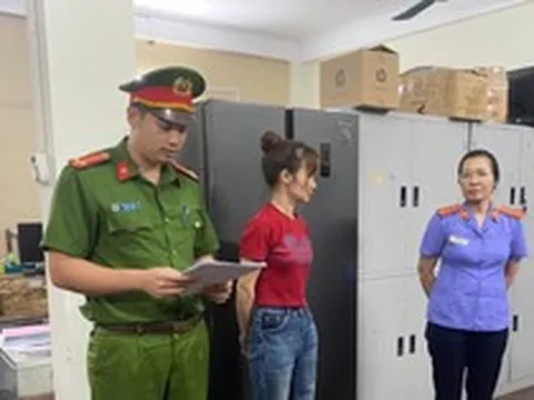 Khởi tố chủ xưởng sản xuất hàng trăm nghìn gói băng vệ sinh, bỉm trẻ em giả
