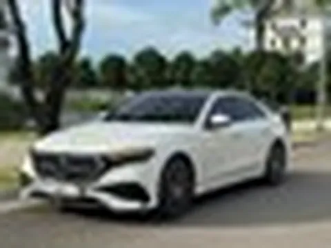 Lăn bánh hơn 5.000km, chiếc Mercedes-Benz E 300 AMG này có thể giúp tiết kiệm gần nửa tỷ đồng so với mua xe mới