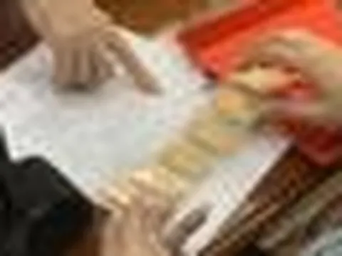 Giá vàng SJC, Bảo Tín Mạnh Hải... bật tăng mạnh, các chuyên gia dự báo tuần đều chung một kịch bản