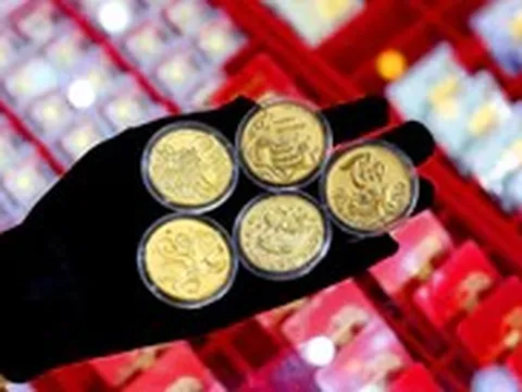 Giá vàng bất ngờ đi xuống, hướng về ngưỡng 4.100 USD/ounce