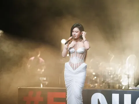 JJ Lin, Tia Ray và Lil Ghost biểu diễn tại chặng đua xe Formula 1 Singapore Grand Prix với sự hỗ trợ của TME