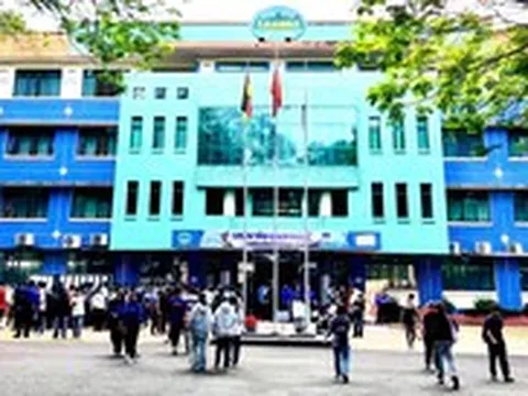 Trường phát thông báo khẩn cảnh báo: Sinh viên bị xe khách chở đến gần khu vực biên giới Campuchia