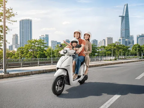 Dat Bike tung ERA cho gia đình: Quãng đường vượt 200km mỗi lần sạc, cốp “khủng” 50L