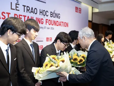 Chín học sinh Việt Nam nhận học bổng toàn phần du học Nhật Bản của Quỹ Fast Retailing