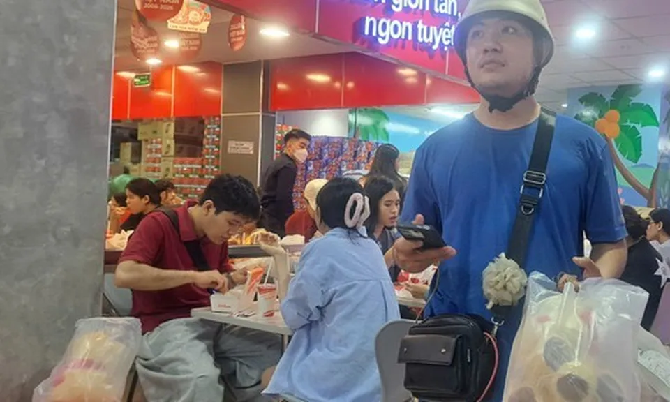 Điều gì khiến chiến dịch "săn tuần lộc" của Jollibee gây sốt trên mạng xã hội?